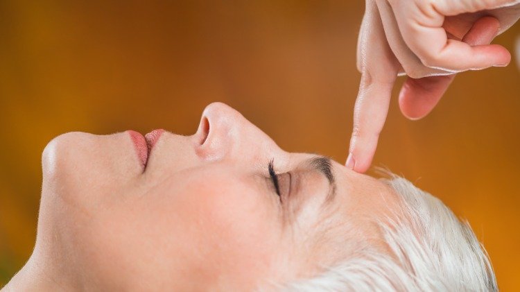 marma terapi ayurveda ansigt akupressur til at falde i søvn