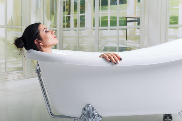Oprethold søvnhygiejne og undgå søvnforstyrrelser ved at slappe af i badekarret