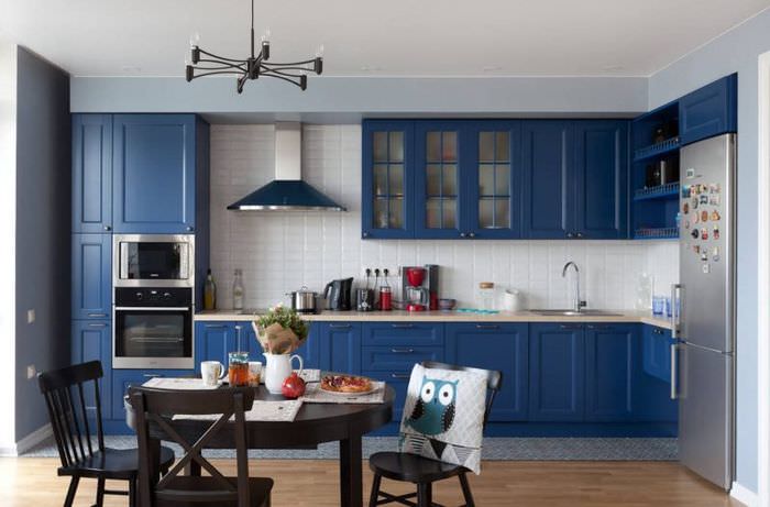 Σετ κουζίνας με βαθύ μπλε χρώμα