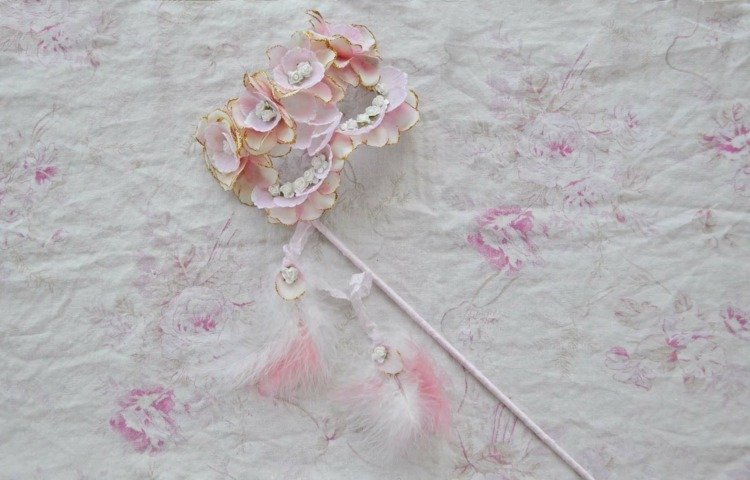 lurvet-chic-dekoration-maske-gør-det-selv-blomster-fjer-perle-hvid-pink-glitter-guld