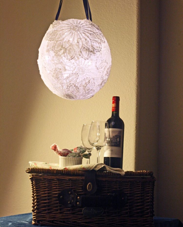 lurvet-chic-dekoration-lampeskærm-gør-det-selv-tinker-vin-flaske-vinglas-picnic kurv