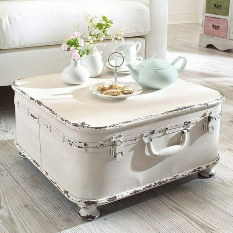 Lurvet-chic-dekoration-gør-det-selv-stue-kuffert-bord-overflade-slidt-hvidt fad