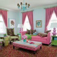 Zdobenie sály ružovým textilom