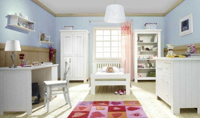 lys soveværelse i svensk stil