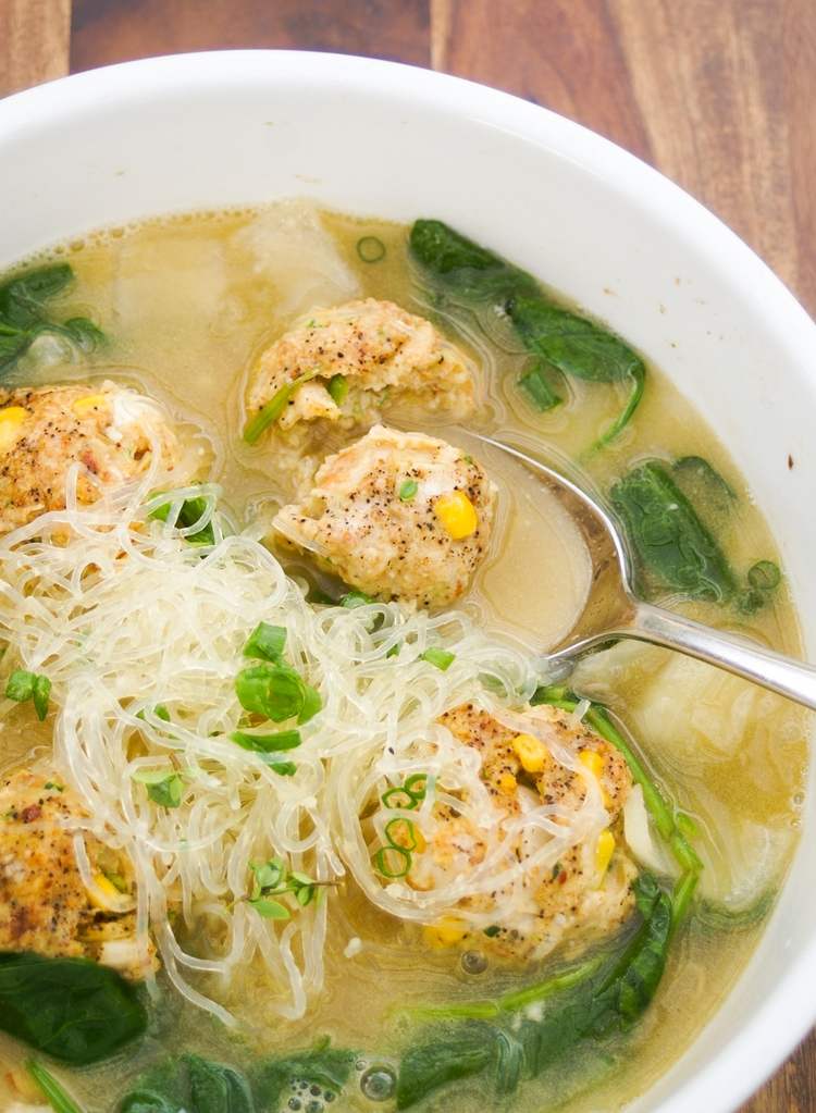 Kelp Noodles som en suppe med frikadeller og porre