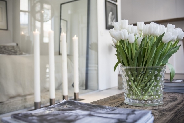 skandinavisk stil-dekoration-hvide tulipanlys