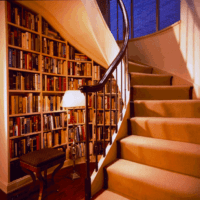 библиотека под стълбите