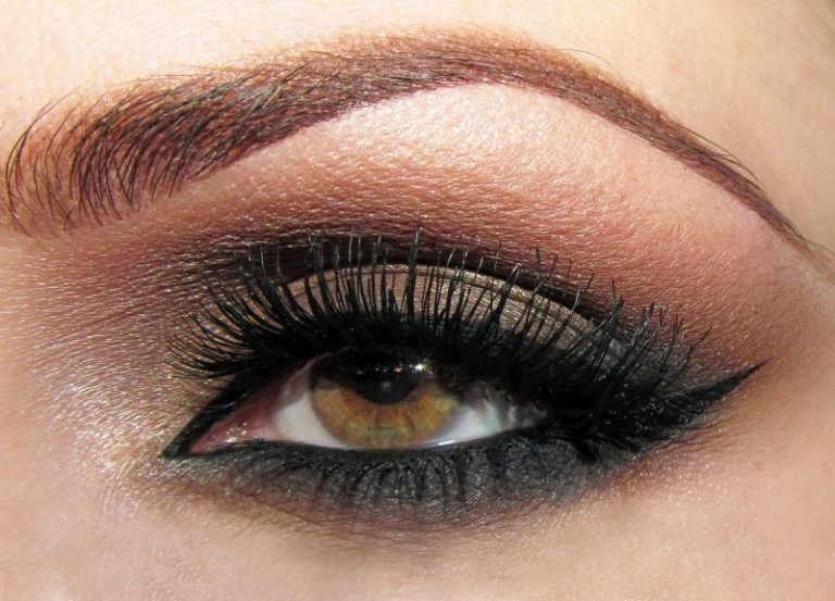 smokey-eyes-make-up-instruktioner-smuk-make-up-nytårsaften