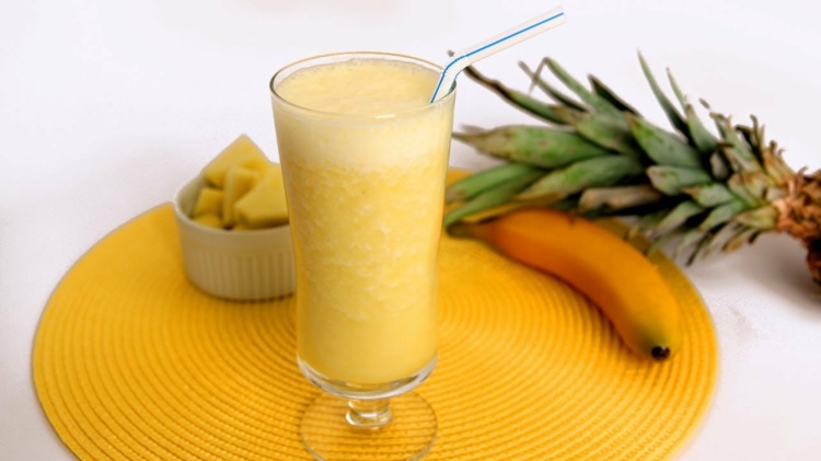 tropisk smoothie eksotiske frugter ananas bananglas opskrift