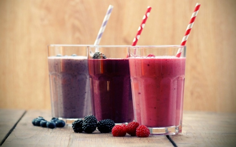 smoothie opskrifter ideer brombær hindbær blåbær drink