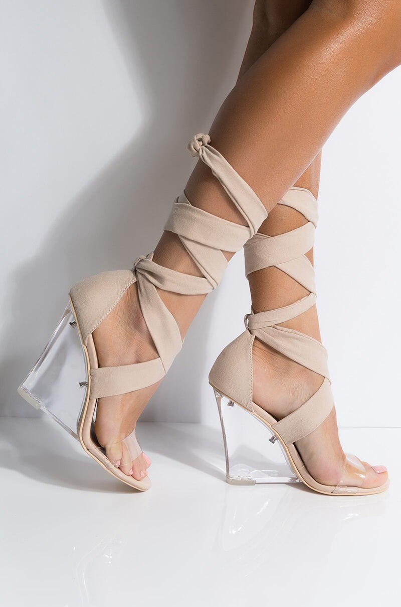 Gennemsigtige hælsko modetrend kilehæl sandaler sommer 2019