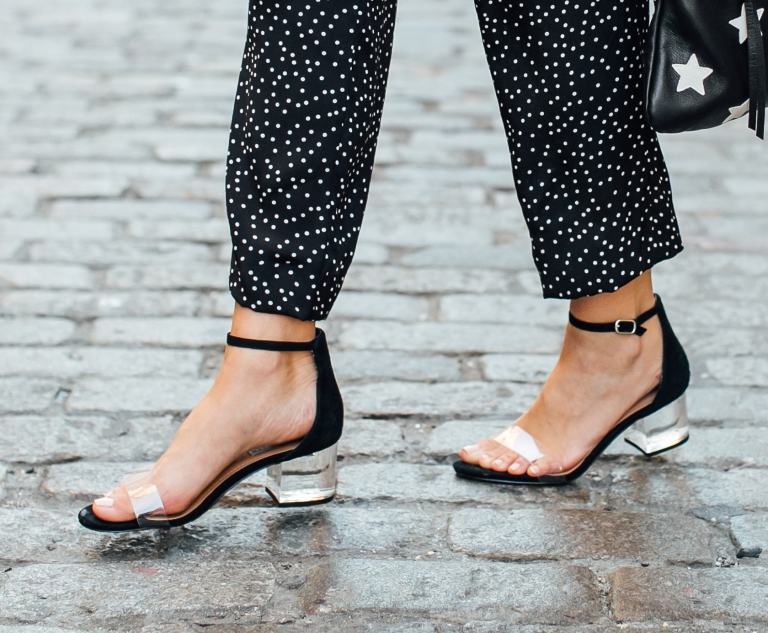 Gennemsigtige høje hæle, der kombinerer sommer trend polka dots bukser