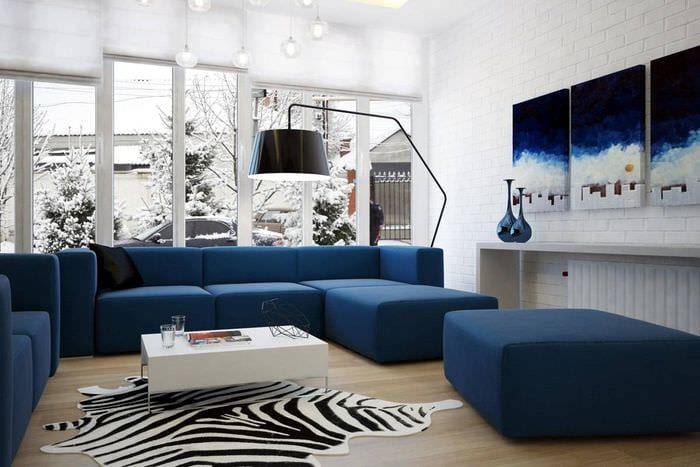 myšlienka použitia zaujímavej modrej farby v domácom dizajne