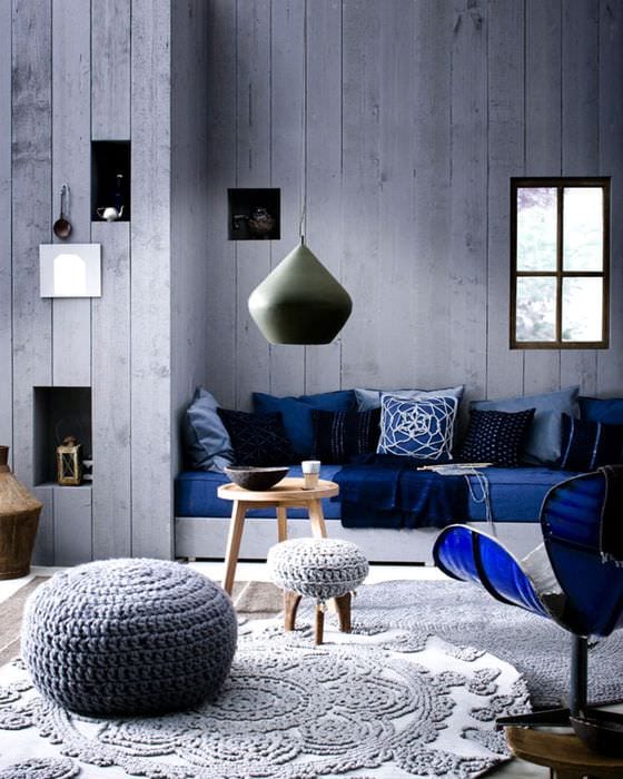 ideen om å bruke en interessant blå farge i stil med en leilighet
