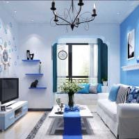 myšlienka použitia neobvyklej modrej farby pri návrhu obrazu domu