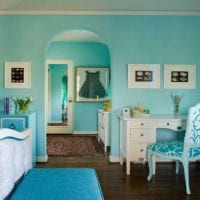 myšlienka použitia zaujímavej modrej farby v štýle obrázku domu