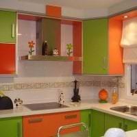 kombinasjon av lys oransje i kjøkkendesign med bilde av andre farger