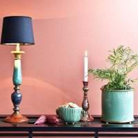 világos rózsaszín kombinációja a nappali stílusában más színekkel