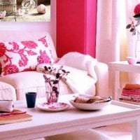 halvány rózsaszín kombinációja a konyha dekorációjában más színekkel