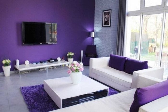 kombinace lila barvy v interiéru bytu