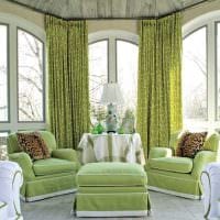 η επιλογή χρήσης πράσινου χρώματος σε μια φωτεινή φωτογραφία διακόσμησης δωματίου