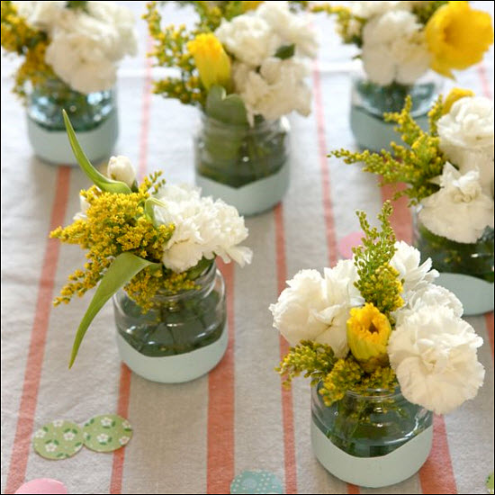 sommerborddekoration havefest baby glas vaser blomster