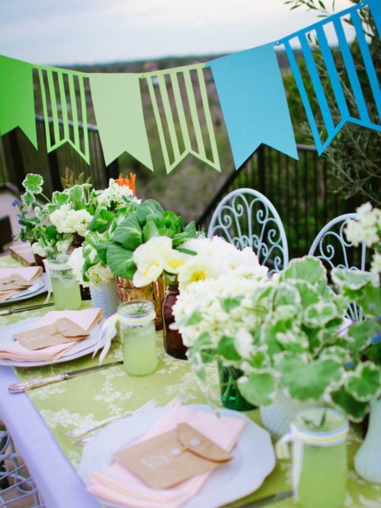 sommerdekoration til din havefest krans blågrønne planter