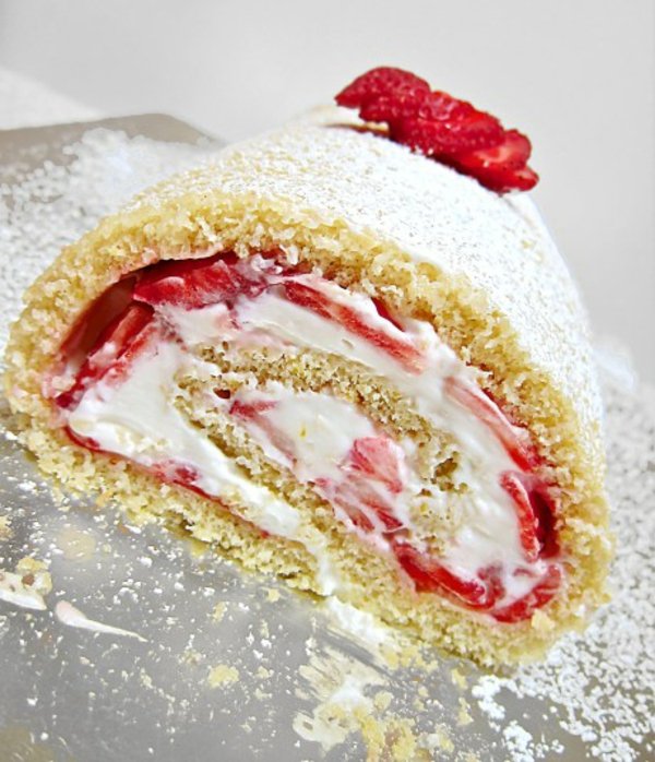 Jordbær cheesecake roll dessert fløde pulveriseret sukker