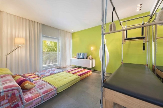 Teenagere værelse-gul maling-møbler fleksibelt-modulært arrangement