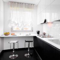 idea kauniista ikkunasuunnittelusta keittiön valokuvassa