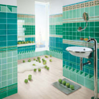 Smaragdová farba na stenách kúpeľne