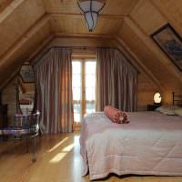 أرضية خشبية في غرفة النوم العلية