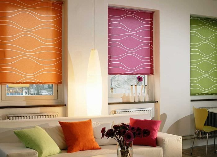 tanken på att använda moderna gardiner i en vacker rumsdesign