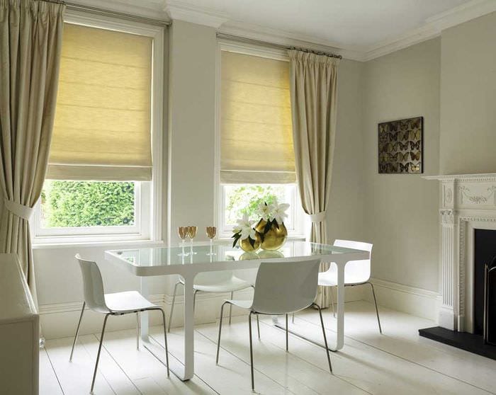 muligheden for at bruge moderne gardiner i en let design lejlighed