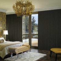 ett exempel på användning av moderna gardiner i en vacker lägenhet design bild