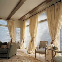 tanken på att använda moderna gardiner i en ljus design lägenhet bild