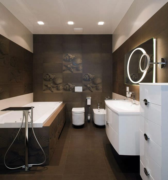 Moderný dizajn kúpeľne v hnedých tónoch