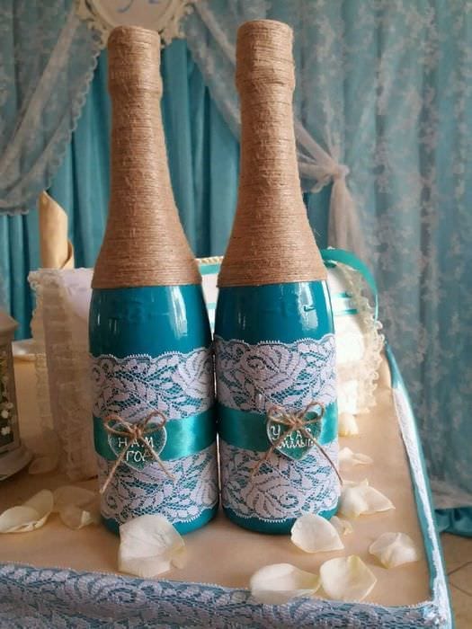 ideen om vakker dekorasjon av flasker champagne med hyssing