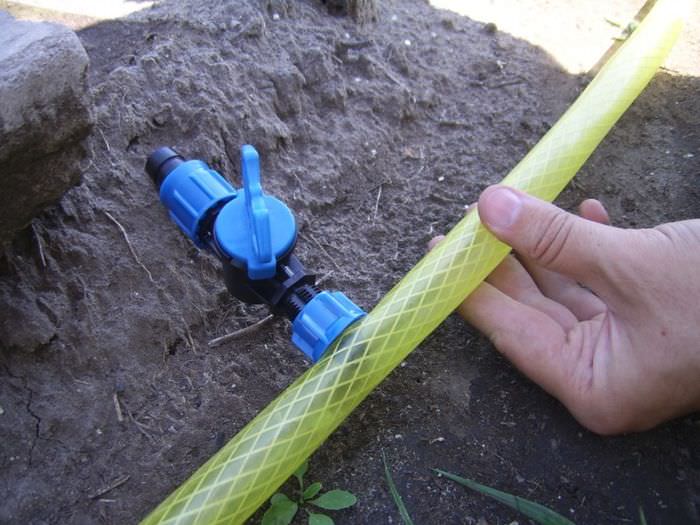 מערכת השקיה בטפטוף לגינה