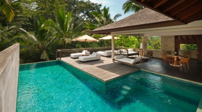 Bali ferieplanlægning pool loungestole