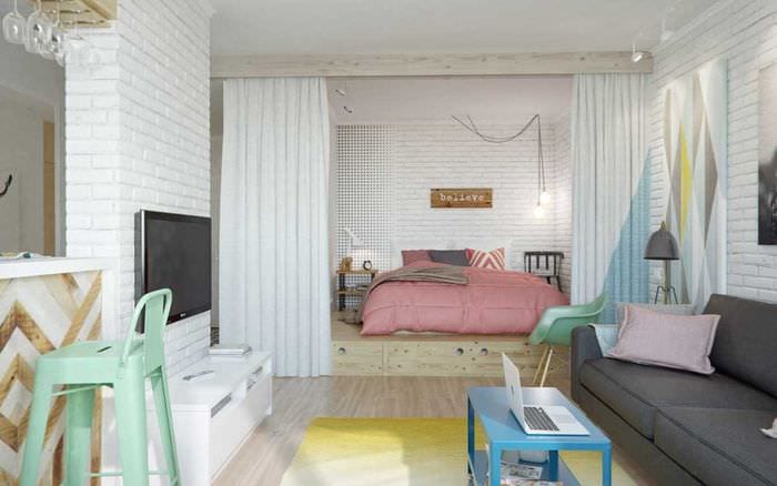 helles Interieur von Schlafzimmer und Wohnzimmer in einem Raum