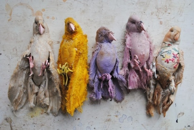genbrugsidéer legetøj-sy dig selv-fugle farverige fjer