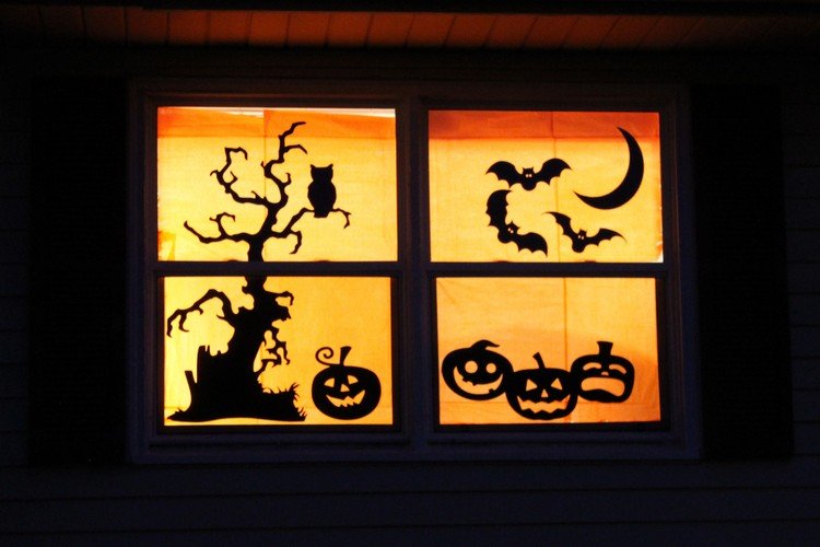 halloween-dekoration-ideer-vinduesbelysning-græskar-træer
