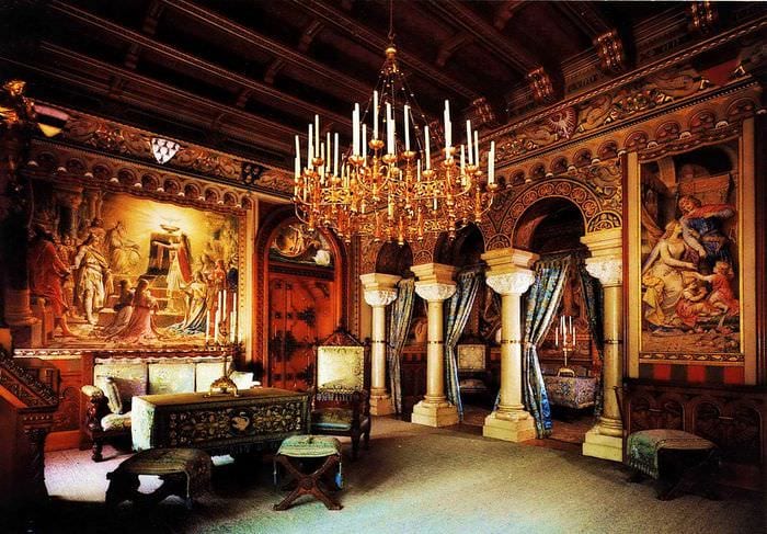 variant af det usædvanlige interiør i lejligheden i romansk stil