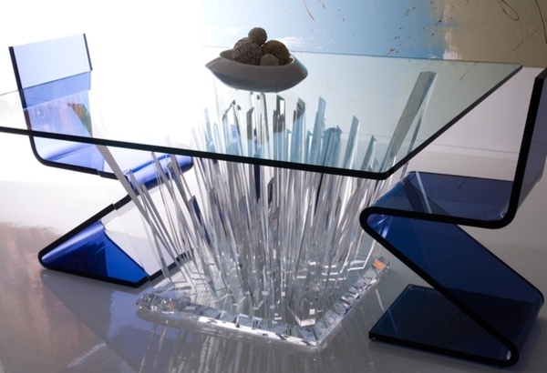 Spisebord glasblå stole moderne smuk