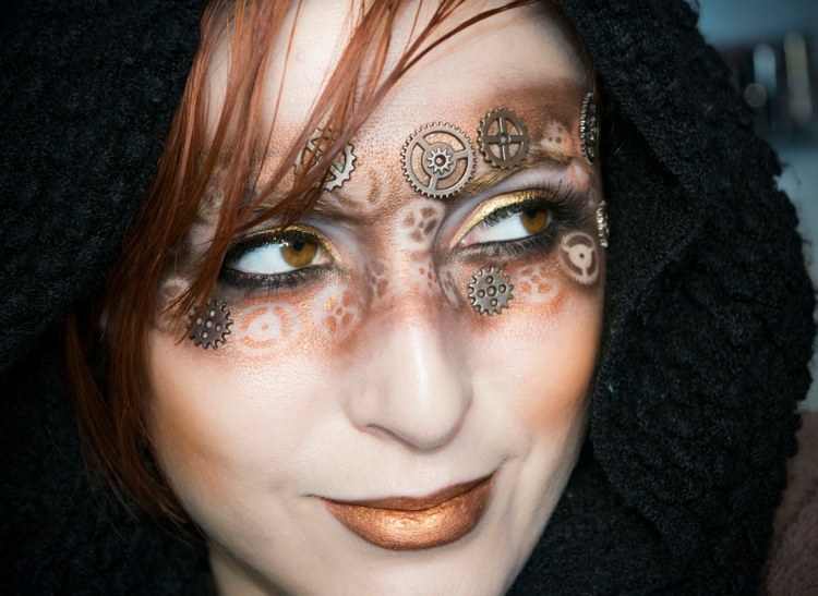 Steampunk gear make-up ideer til halv ansigt make-up til kvinder til karneval