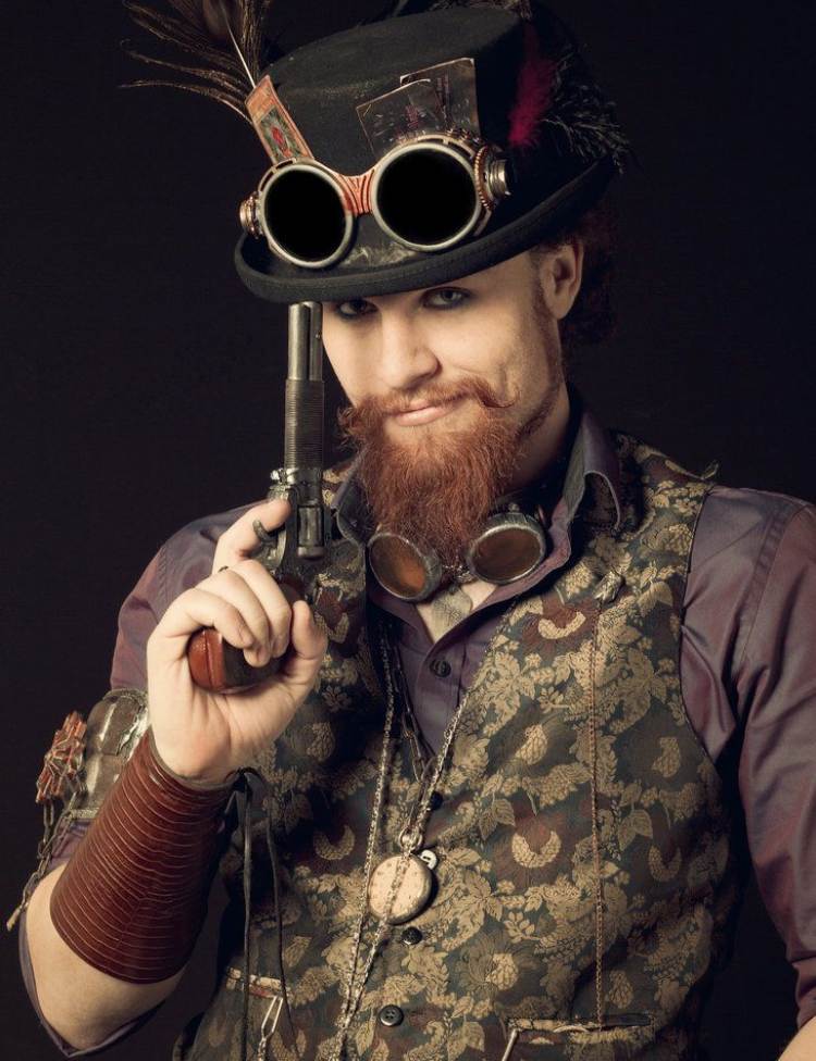 Steampunk -mand, der anvender makeup til at klæde sig ud som jæger til karnevalet