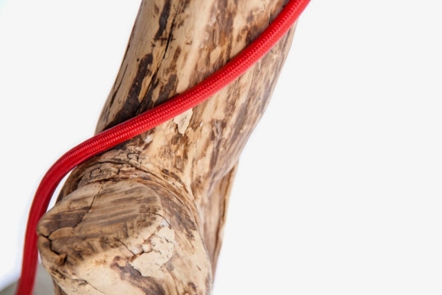 rustik trælampe drivved naturligt-rødt kabel