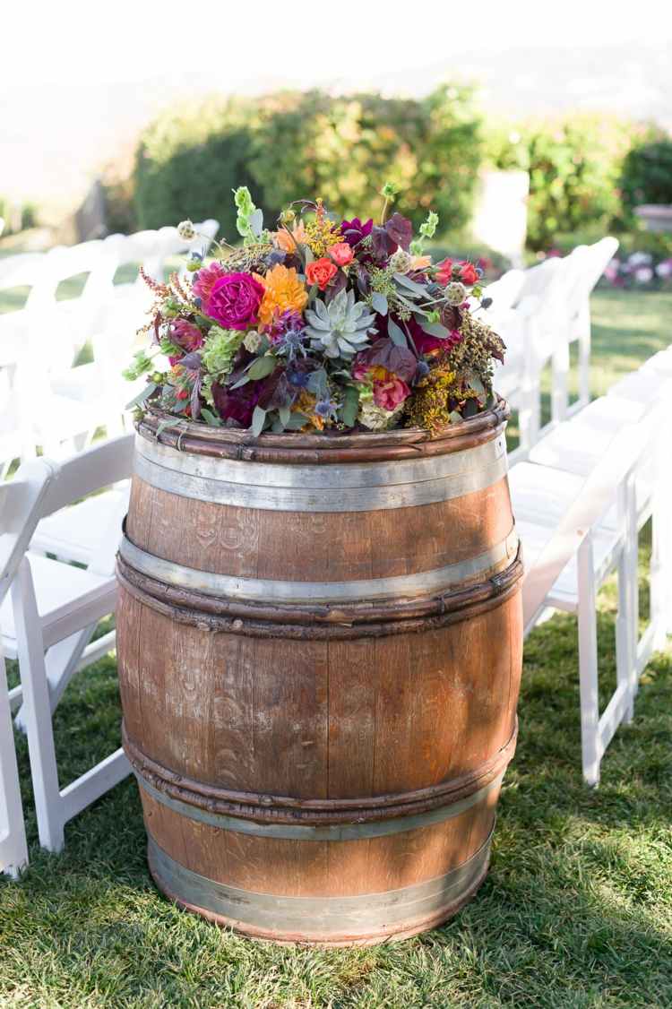 træ tønde-blomst-dekoration-have-bryllup
