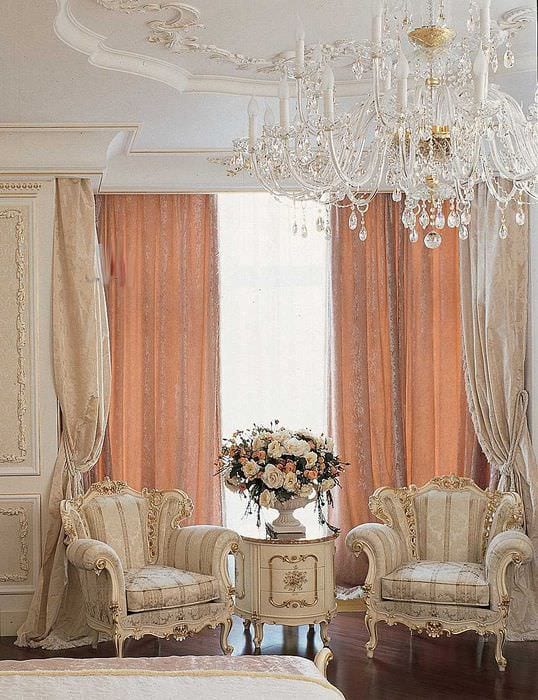 a szoba világos dekorációja empire stílusban